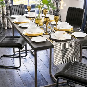 Dekoracje na stół do salonu - nowoczesne i eleganckie