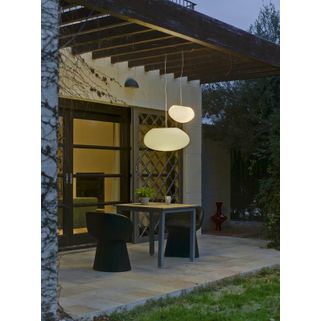 Lampa wisząca PETRA 60 HANG - biały    New Garden to hiszpańska marka specjalizująca się w wyjątkowych meblach i lampach ogrodowych. Lampa wyposażona...