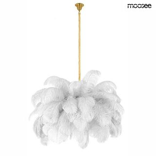 Klosz tworzy 80 sztuk gęsto ułożonych, naturalnych strusich piór o długości 55-60 cm, którymi możemy regulować wysokość całkowitą oraz kształt...