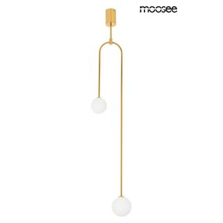 Elegancka lampa zbudowana z kulistych, szklanych, mlecznych kloszy umieszczonych na metalowej konstrukcji w kolorze złotym. Pasuje do klasycznych oraz bardziej...