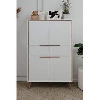 Komoda wysoka ARONA - biały Wysoka komoda Arona w eleganckim białym kolorze z detalami dąb artisan to funkcjonalny akcent do nowoczesnych i skandynawskich...
