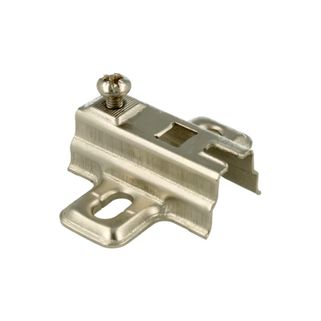 Prowadnik H=4 mm Do Zawiasu bez Euro. Prowadnik firmy FGV Wykonanie: stal niklowana.Grubość stali: 1,0 mm.Wysokość prowadnika: H=4 mm.