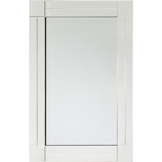 Nowoczesne, minimalistyczne lustro z dyskretnie frezowanymi frontami. Prosty i uniwersalny design sprawia, że ten model będzie doskonałym wyborem dla wnętrz...