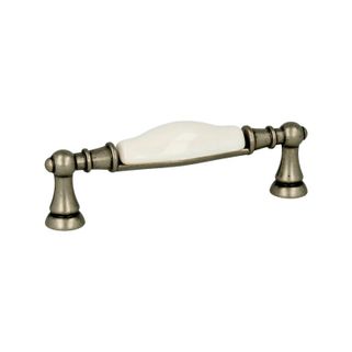 Uchwyt 15141 - stara stal, biała ceramika / rozstaw 96 mm   Wymiary: - długość całkowita: 110 mm - rozstaw otworów: 96 mm  Materiał: - metal (stop...
