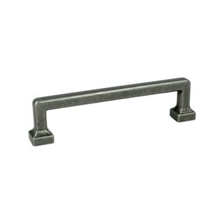 Uchwyt UR47 - naturalny patynowany żelazny / rozstaw 128 mm    Wymiary: - długość całkowita: 145 mm - rozstaw otworów: 128 mm    Materiał: metal  ...