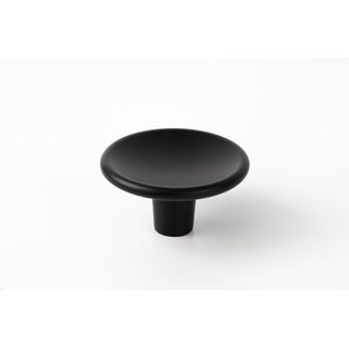 Gałka DISC 0530 - czarny mat / fi 38 mm Gałka Disc zaprojektowana została przez Balutto Associati we Włoszech. Jej przyjemny okrągły kształt dodaje...