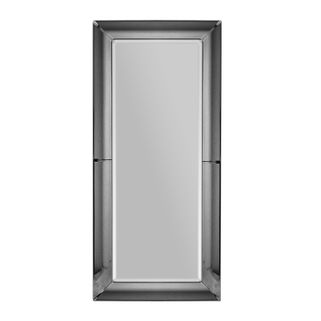 Nowoczesne, eleganckie lustro wykonane z giętego, fazowanego szkła. Minimalistyczny design sprawia, że ten model będzie doskonałym wyborem dla wnętrz o...