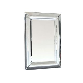 Nowoczesne, eleganckie lustro wykonane z giętego, fazowanego szkła w wytwornej lustrzanej ramie. Minimalistyczny design sprawia, że ten model będzie...