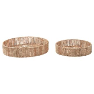 Wymiary: - średnica: 40 cm - wysokość: 8 cm Materiał: rattan Kolor: naturalny Informacje dodatkowe: - waga: 1 kg