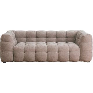 Trzyosobowa sofa Salamanca robi świetne wrażenie! Przeszycia na pokrowcu nadają sofie stylowy wygląd i nowoczesny design. Neutralny kolor szarości można...