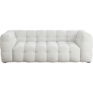 Trzyosobowa sofa Salamanca robi świetne wrażenie! Przeszycia na pokrowcu nadają sofie stylowy wygląd i nowoczesny design. Neutralny kolor beżu można...