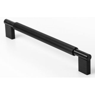 Uchwyt ARPA 0583 - czarny szczotkowany / rozstaw 192 mm Arpa cechuje się prostą i symetryczną estetyką, która nawiązuje do wpływów stylu art deco,...