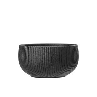 Miska kamionkowa NERI 0,7L - czarny   Wymiary: - średnica: 14,5 cm - wysokość: 7,5 cm - pojemność: 700 ml   Materiał: kamionka   Kolor: czarny  ...