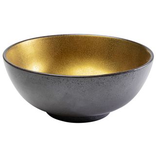 Misa z porcelany DIVA 1.4L - czarny / złoty Wymiary: - średnica: 20,5 cm - wysokość: 8,8 cm - pojemność: 1400 ml Materiał: porcelana Informacje...