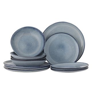 Zestaw naczyń Sandrine Dinnerware Set od Bloomingville dodaje naturalnego akcentu do każdego nakrycia stołu dzięki plamistej glazurze. Ciemnoszare odcienie,...