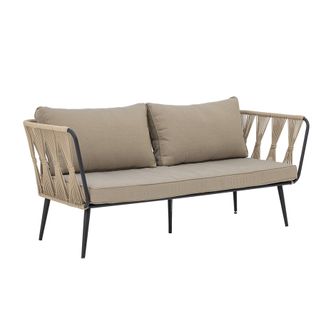 Sofa Pavone marki Bloomingville ma nordycki wygląd i piękne detale. Wykonana jest z malowanego proszkowo czarnego metalu z jasnobrązową poliestrową liną...