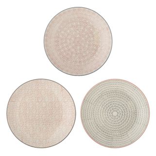 Zestaw 3 talerzy ceramicznych CECILE 25    Talerze Cécile firmy Bloomingville z pewnością dodadzą przytulnej atmosfery we wnętrzu, gdy zostaną...
