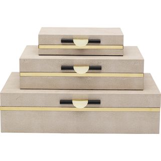 Zestaw 3 pudełek CLASSY FLAT - beżowy Wymiary: - małe pudełko: 25 x 15 x 6 cm - średnie pudełko: 36 x 21 x 9 cm - duże pudełko: 46 x 26 x 12 cm...