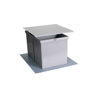 Wymiary: - szerokość: 304 mm - głębokość: 456 mm - wysokość: 320 mm Materiał: tworzywo sztuczne Kolor: szary Ilość pojemników: 2 x 17l Sortownik...