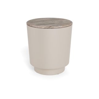Wymiary: - średnica: 45 cm - wysokość: 51,5 cm   Materiał: - blat: marmur polerowany Toronto - podstawa: stal malowana proszkowo, filcowe podkładki Waga...