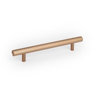 Uchwyt BOTO 0710 - mosiądz cava szczotkowany / rozstaw 160 mm Aluminiowe uchwyty i gałki Boto o średnicy 45 mm wyróżniają się cylindryczną formą z...