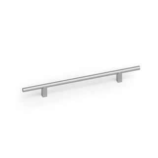 Uchwyt NEXX 0726 - stal szczotkowana / rozstaw 320 mm Okrągły profil aluminiowego uchwytu Kumo, wsparty na delikatnie wysuniętych nóżkach, tworzy efekt...