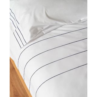 Komplet pościeli białej z bawełny perkalowa wzór paski 135x200 cm
