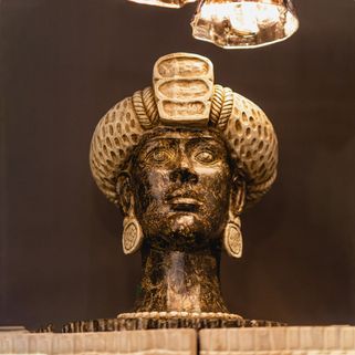 Figurka AFRICAN QUEEN - czarny/biały