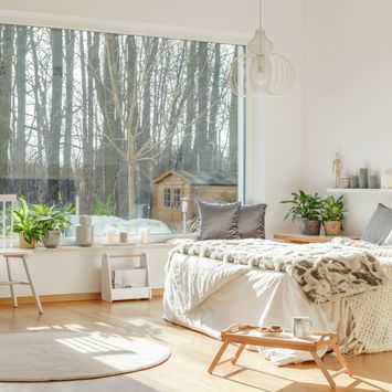 Przedwiośnie w sypialni - jasna stylizacja