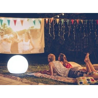 Lampa ogrodowa BULY 30 CABLE - biały  New Garden to hiszpańska marka specjalizująca się w wyjątkowych meblach i oświetleniu wykonanym z polietylenu,...