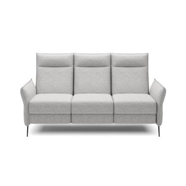 Xavi 3 to trzyosobowa sofa, która łączy w sobie wygodę, styl i funkcjonalność. Posiada łatwą w obsłudze funkcję relaks, dzięki której podnóżek...