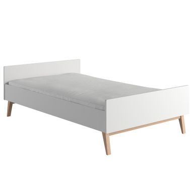 Łóżko SWING przeznaczone jest pod materac o wymiarach 200 x 120 cm. Łóżko zostało wykonane z litego drewna bukowego lakierowanego (nóżki) i...