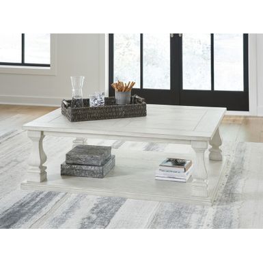 Wymiary: - długość: 137 cm - szerokość: 102 cm - wysokość: 45 cm - półka: 136 x 100,3 x 37,8 cm Materiał:  - lite drewno liściaste - fornir wiązowy...