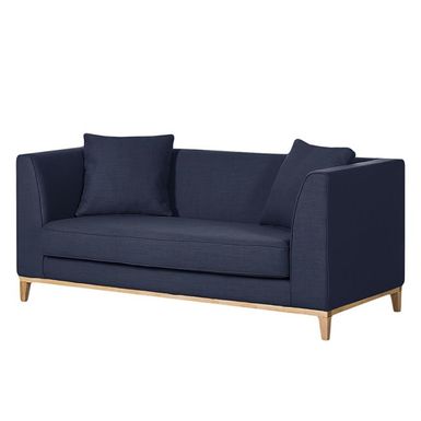 Subtelne retro! Delikatna sofa, która sprawi, że Twoje wnętrze będzie przytulne, subtelne, komfortowe i retro! Lily to idealne połączenie klasycznej...