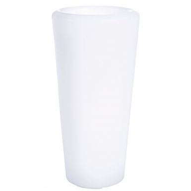 Lampa VASE o wysokości 87 cm jest nowoczesnym dodatkiem do ogrodu i na taras. Jest wykonana z polietylenu, źródłem światła są lampki LED. Świecą one na...