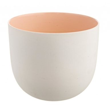 Świecznik FLO został wykonany z tworzywa ceramicznego. Posiada prosty design. Wykończony jest w dwóch odcieniach - zewnętrzna powierzchnia jest biała, w...