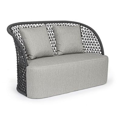 Sofa Cuyen Charcoal to elegancki mebel ogrodowy, zaprijektowany dla dw&oacute;ch os&oacute;b.&nbsp;Rama sofy została wykonana z aluminium. Powleczono ją...