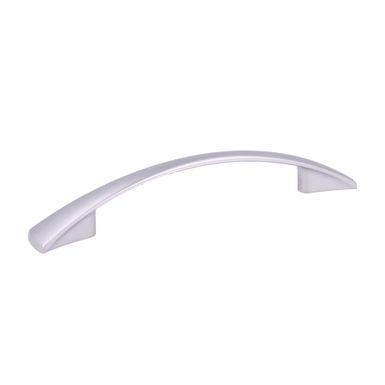 Uchwyt UN90 - chrom satynowy / rozstaw 128 mm     Wymiary: - długość całkowita: 184 mm - rozstaw uchwytów: 128 mm   Materiał: metal (ZnAl)   Kolor...