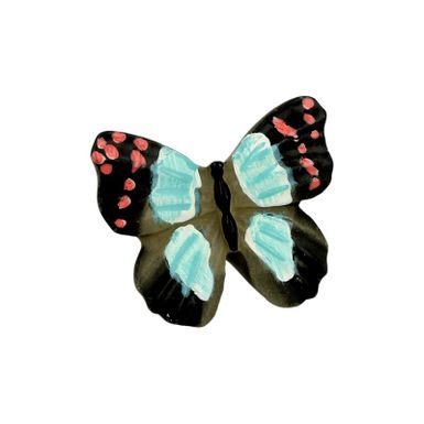 Gałka BUTTERFLY H042-42 - niebieski, czarny / 47 mm   Wymiary: - długość: 47 mm - wysokość: 29 mm   Materiał: tworzywo sztuczne   Kolor pokrycia:...