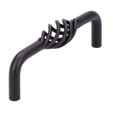 Uchwyt CAGE 1304-104 - czarny mat / rozstaw 96 mm   Wymiary: - długość całkowita: 104 mm - rozstaw otworów: 96 mm   Materiał: metal   Kolor pokrycia:...