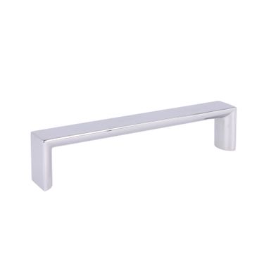 Uchwyt 2389 - chrom połysk / rozstaw 128 mm   Wymiary: - długość: 135 mm - rozstaw otworów: 128 mm   Materiał: metal   Kolor pokrycia: chrom połysk  ...