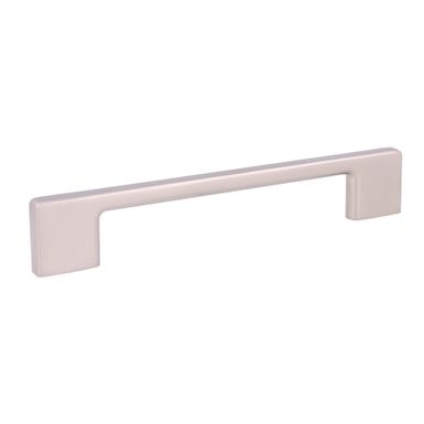 Uchwyt UN73 - nikiel satynowy / rozstaw 96 mm   Wymiary: - długość całkowita: 130 mm - rozstaw otworów: 96 mm   Materiał: metal   Kolor pokrycia:...
