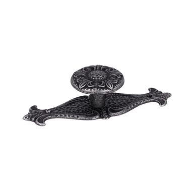 Gałka z szyldem EVANGELINE 356-97 - stare srebro / 95 mm  Wymiary:- długość: 95 mm- szerokość: 24 mm - wysokość: 31 mm Materiał: metal Kolor...
