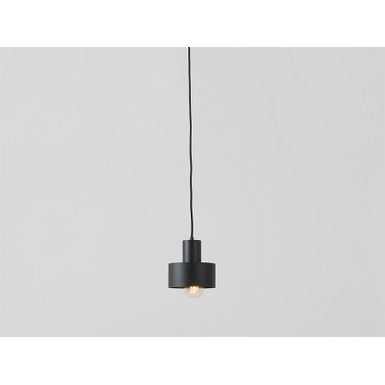 Kolekcję lamp Fay stworzono pod wspólnym mianownikiem elegancji w duchu modernizmu. Lampy dostępne są w dwóch wersjach kolorystycznych - czerni i bieli....