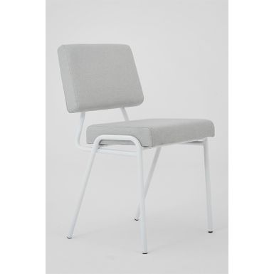 Simple to krzesło, które opiera swój design na "wizualnej lekkości" i stylistycznej prostocie. Wyróżniają je dyskretne detale w postaci nóg czy...