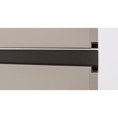 Uchwyt listwowy wbijany JEY 0127 - czarny mat / 897 mm   Wymiary: - długość: 897 mm   Materiał: aluminium   Kolor pokrycia: czarny mat   Dodatkowe...