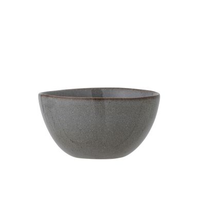 Miska SANDRINE 700 ml - ciemny szary   Wymiary: - średnica: 15 cm - wysokość: 8 cm - pojemność: 700 ml   Materiał: kamionka   Kolor: ciemny szary  ...