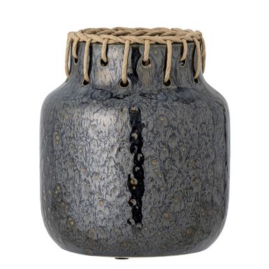 Wazon z ceramiki JANEL - czarny Wymiary: - średnica: 17 cm - wysokość: 21 cm Materiał: - ceramika - rattan Kolor: czarny Waga: 2 kg 