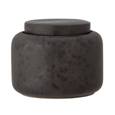 Pojemnik z przykrywką CHAU - brązowy Wymiary: - średnica: 13,5 cm - wysokość: 11 cm - pojemność: 800 ml Materiał:  - kamionka - silikon...