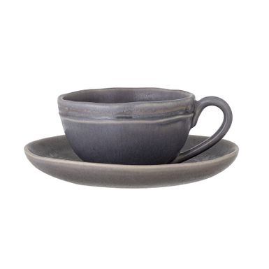 Raben Cappuccino Cup With Saucer marki Bloomingville to piękny 2-częściowy zestaw. Zestaw wykonany jest z szarej kamionki i ma rozmyte linie w górnej...